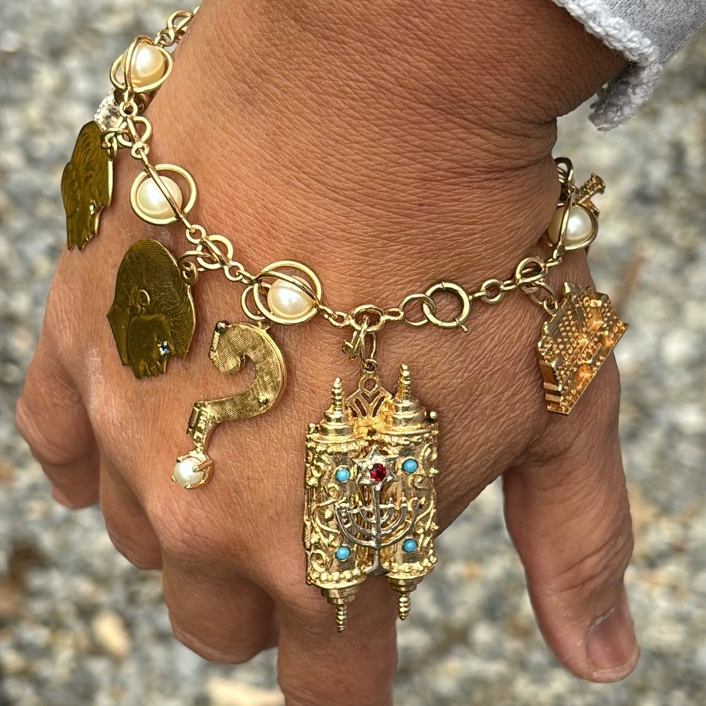 ✨NO LONGER AVAILABLE✨ 
Vintage Solid 14k Gold Charm Bracelet ( 63,4 GRAMS ) - Picture 3 of 17